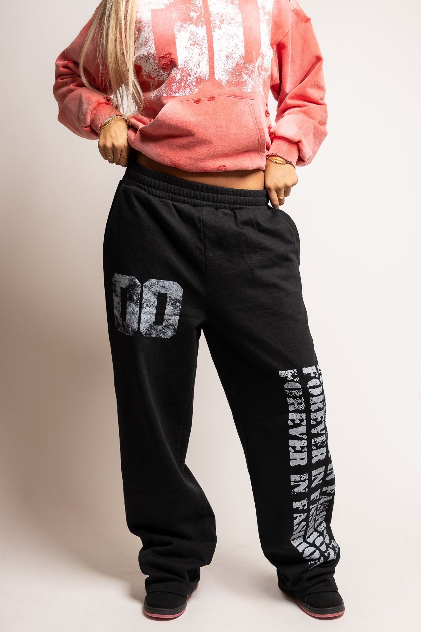 FOREVER “00” BAGGY SWEATPANTS (BLACK) - Forever in fashion