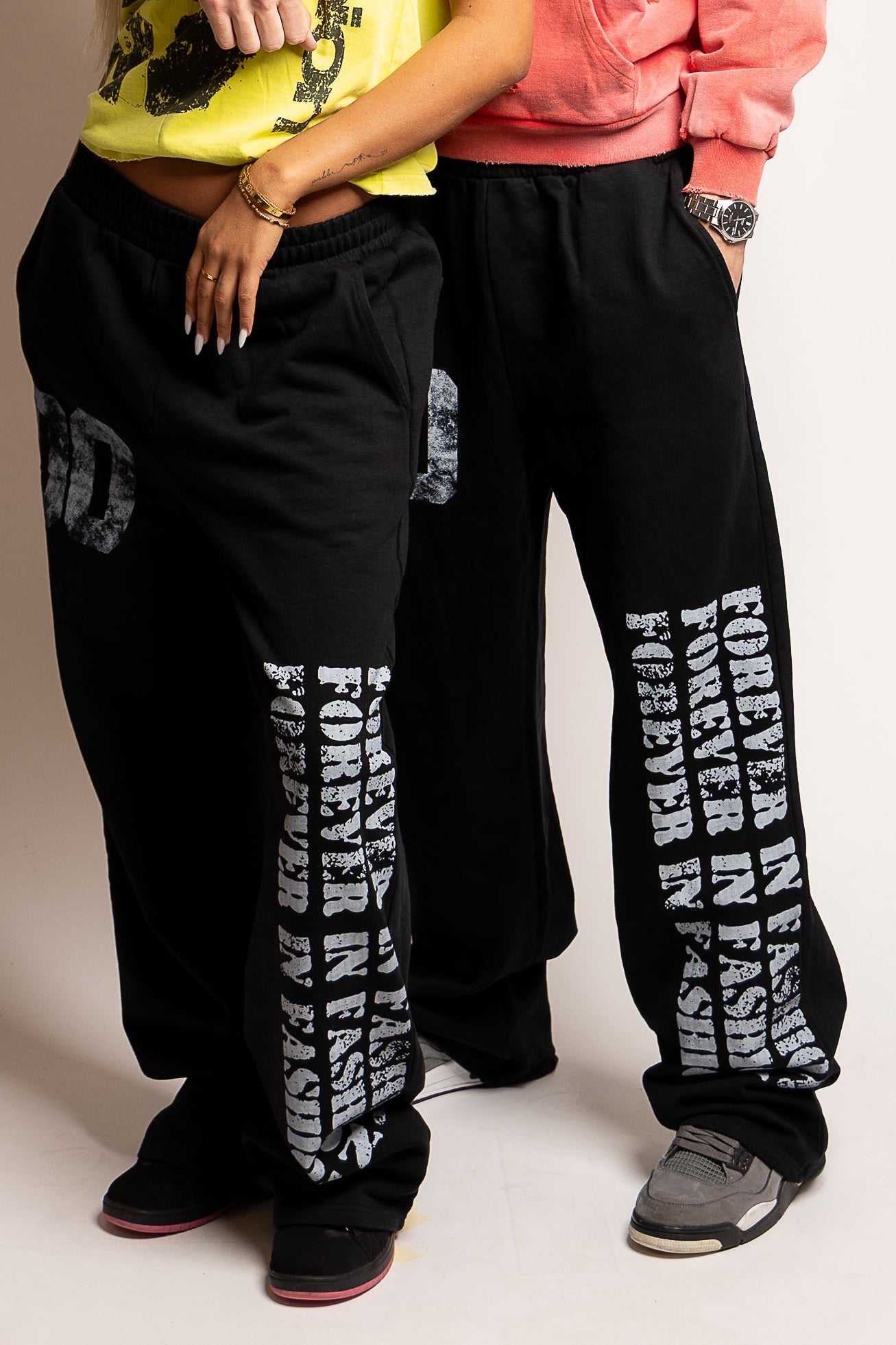 FOREVER “00” BAGGY SWEATPANTS (BLACK) - Forever in fashion