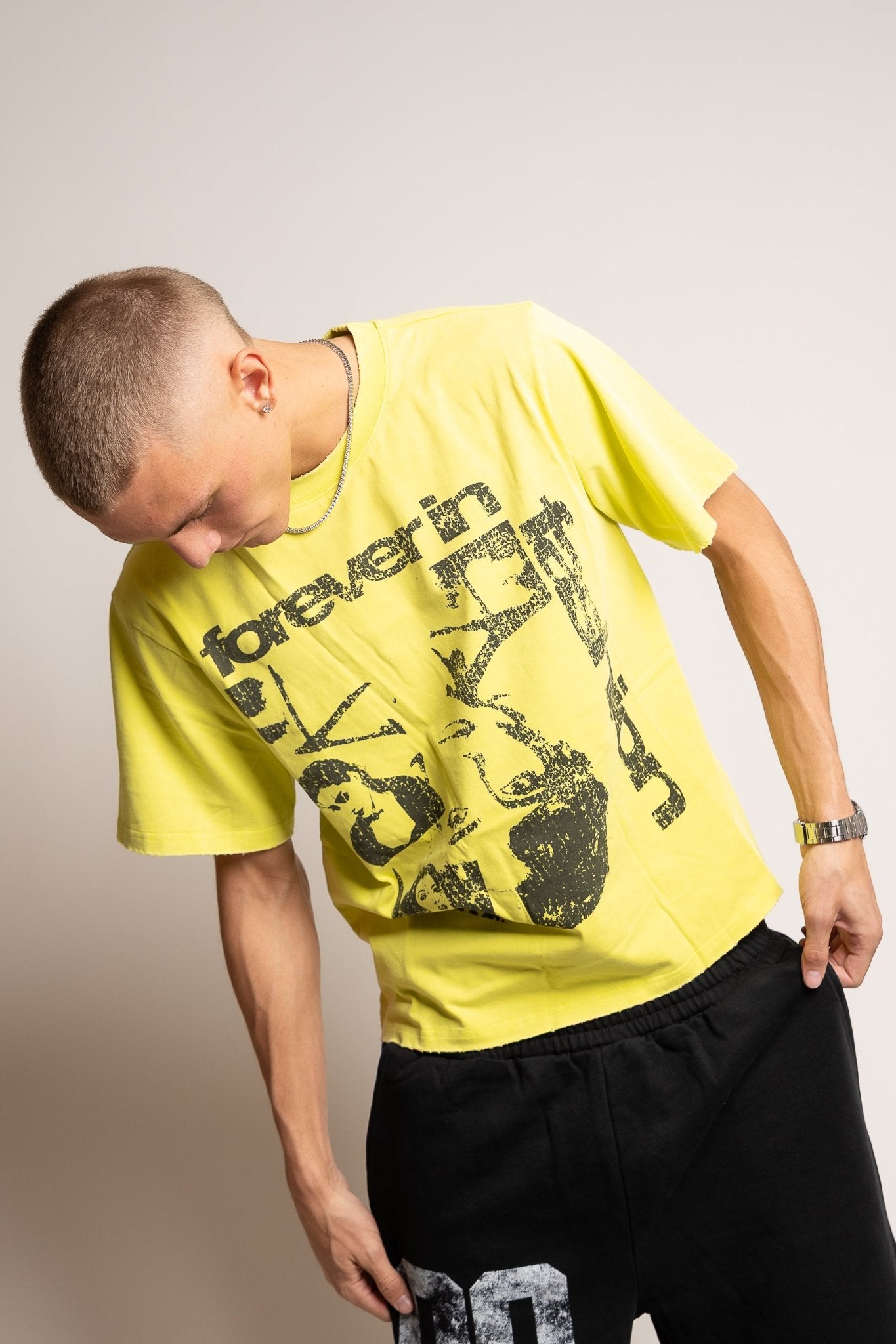 GREEN DISTRESSED GRAPHIC T SHIRT (GREEN) - Forever in fashion